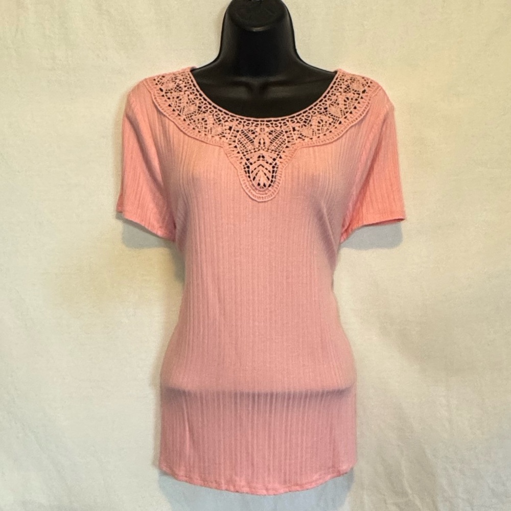 C-7 Rio & Rianโ NWT Pink Lace Detail Short Sleeve Pullover Blouse Size XL